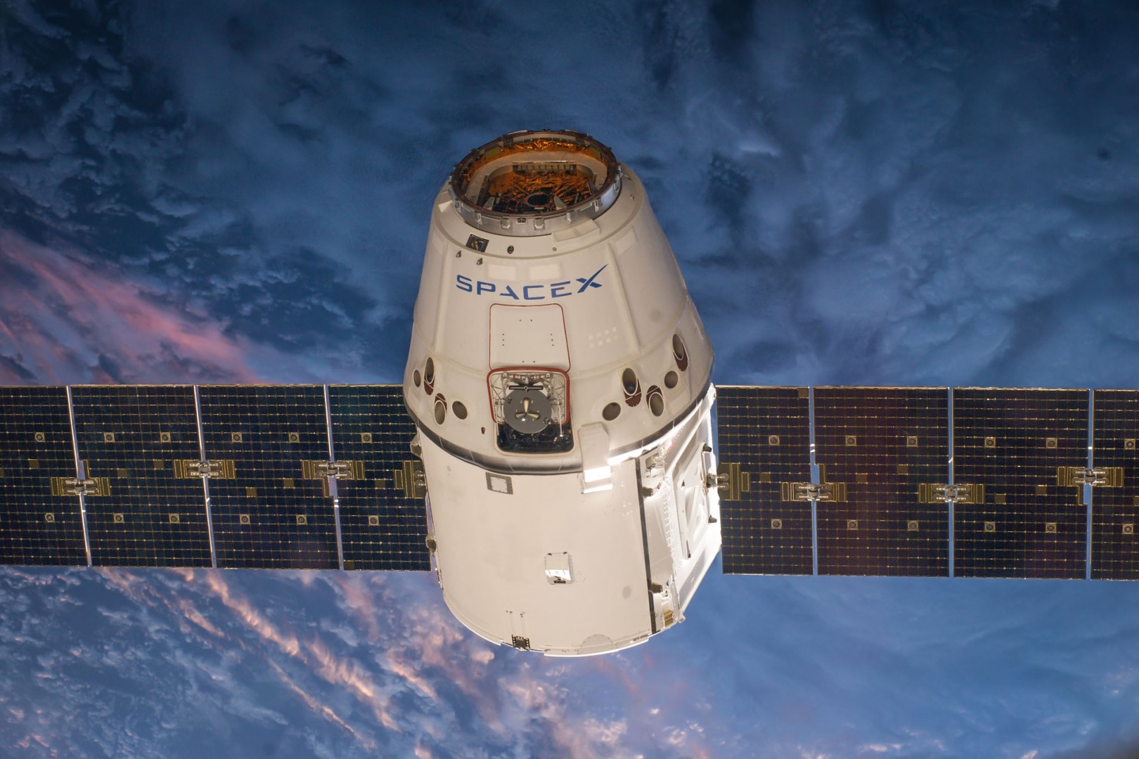 SpaceX umieścił na orbicie naszej planety 60 małych satelitów, które będą służyły do udostępniania ludzkości taniego i bardzo szybkiego internetu.